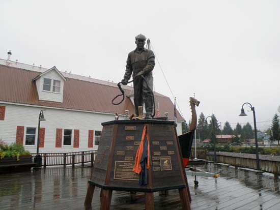 Lost at sea memorial statue.