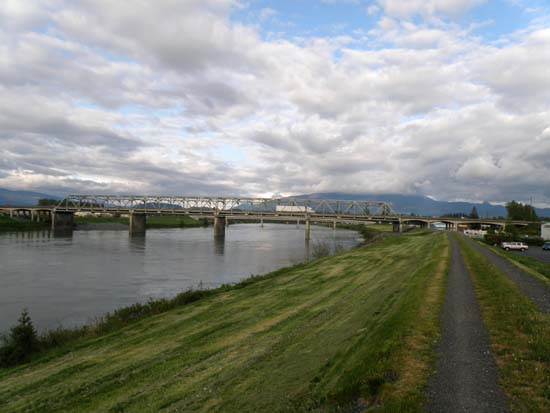 The bridge where I-5 crosses the Skagit River.