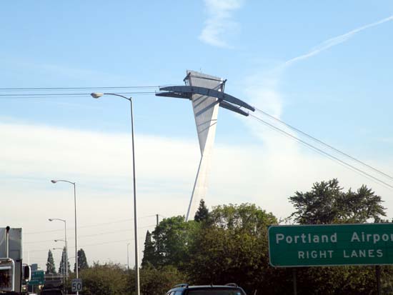 Odd cable structure in Portland, Oregon