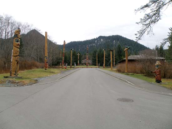 Overview of the Saxman totem poles